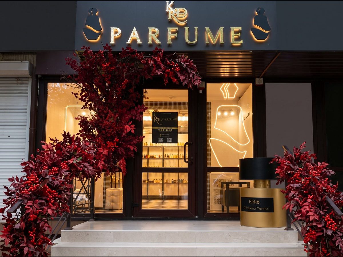Вход в магазин KRD PARFUM на ул. Тюляева, 16/1 в Краснодаре